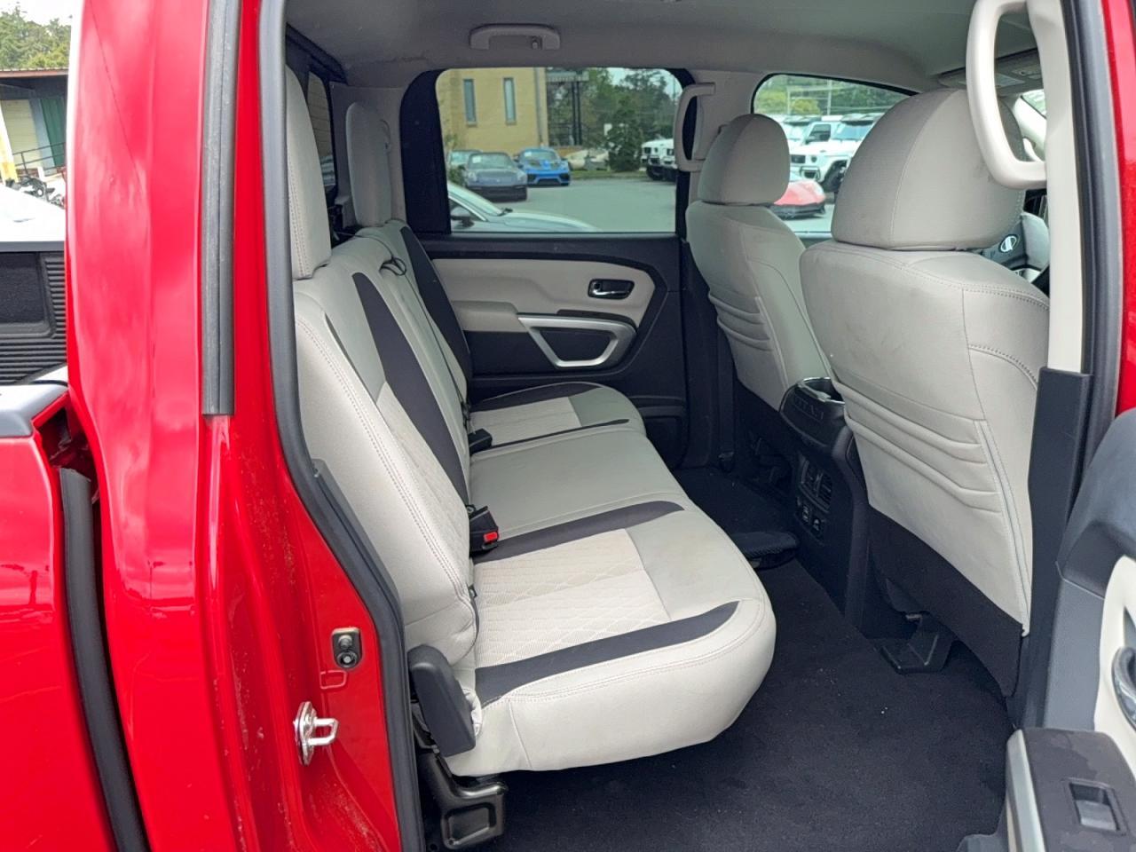 2020 Nissan Titan Sv - Image 6