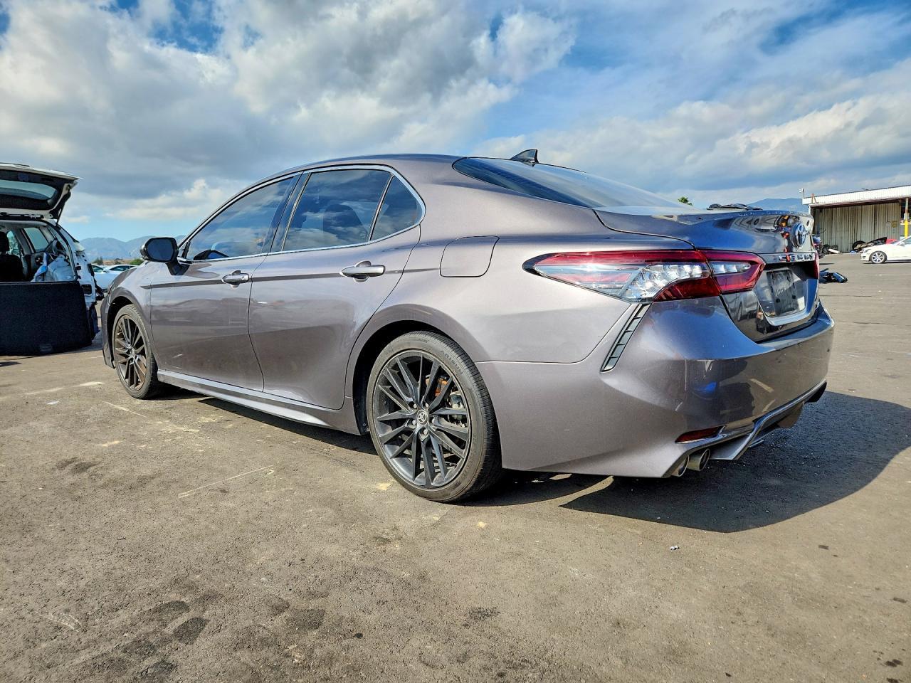 2021 Toyota Camry Xse - Фото 2