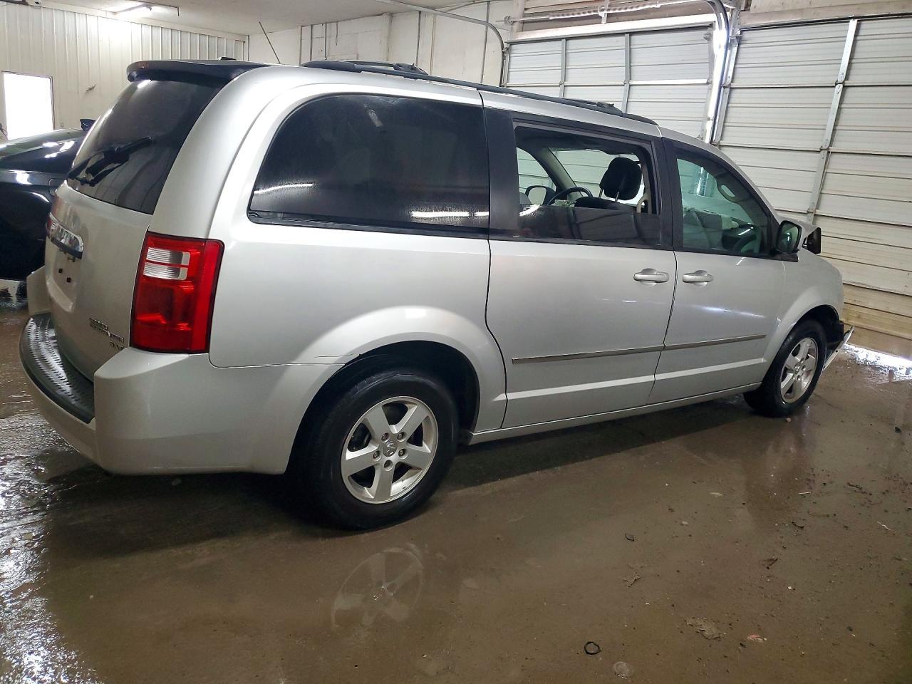 2010 Dodge Grand Caravan Sxt - Фото 3