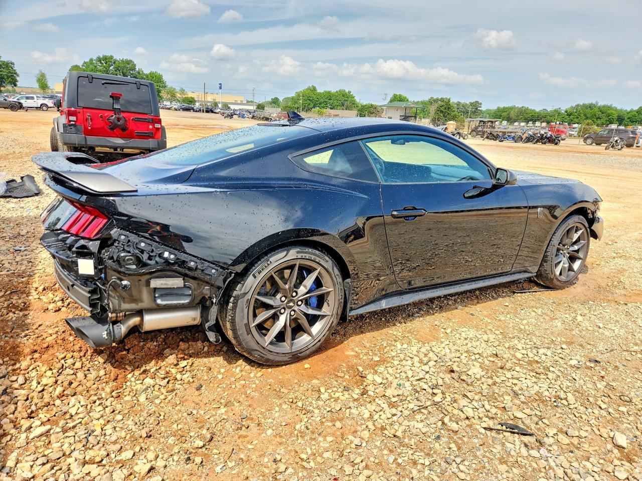 2025 Ford Mustang Dark Horse - Фото 3
