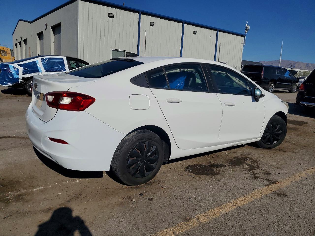 2018 Chevrolet Cruze Ls - Фото 3