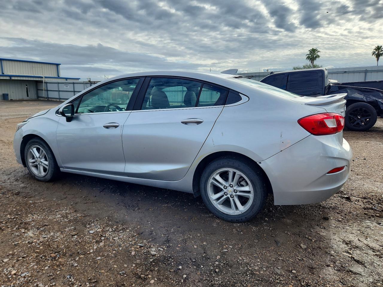 2017 Chevrolet Cruze Lt - Image 2