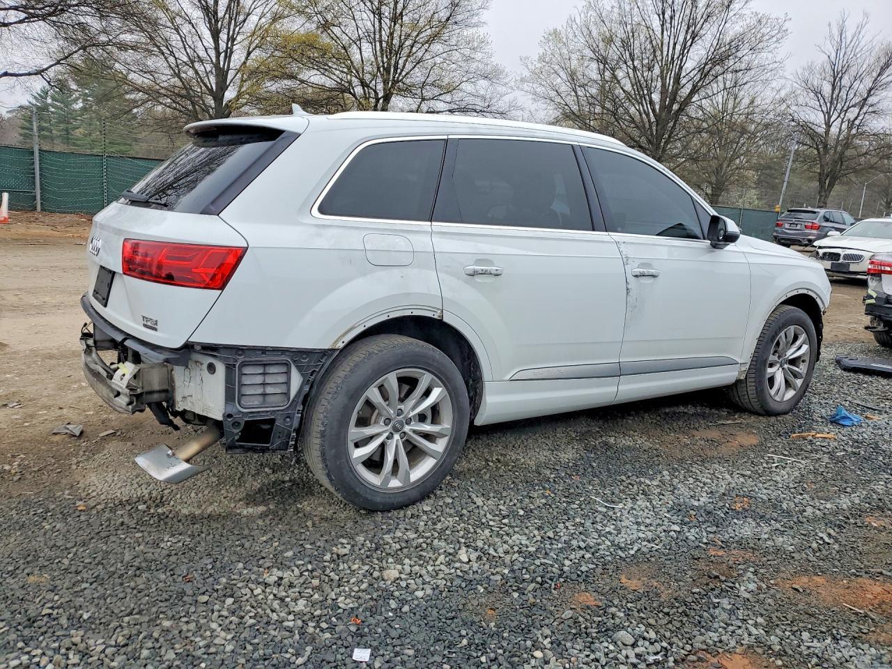 2017 Audi Q7 Premium Plus - Image 3