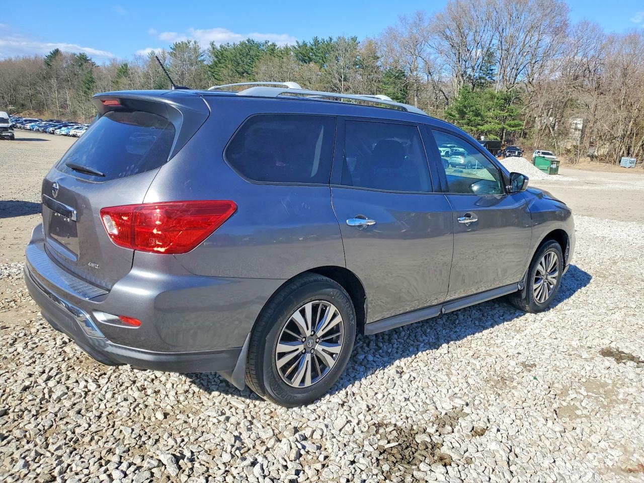 2017 Nissan Pathfinder S - Image 3
