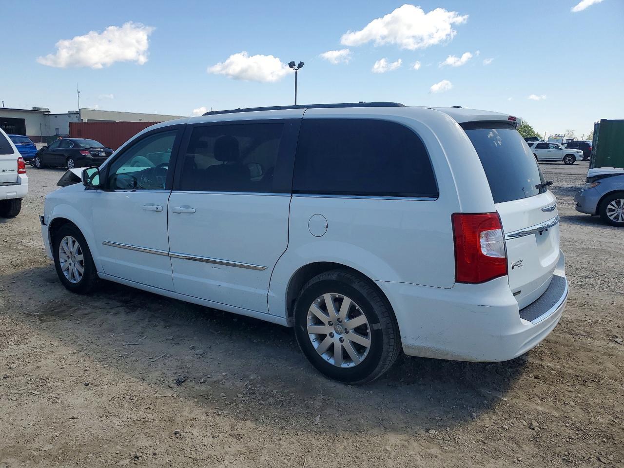 2016 Chrysler Town & Country Touring - Фото 2