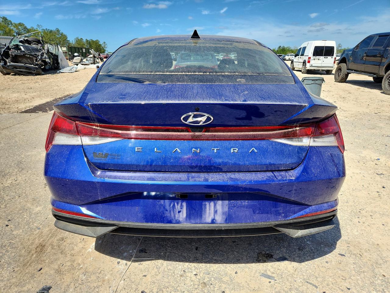 2021 Hyundai Elantra Se - Image 6