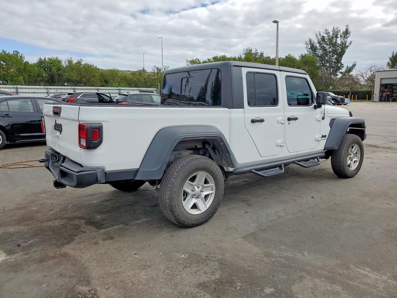 2020 Jeep Gladiator Sport - Фото 3