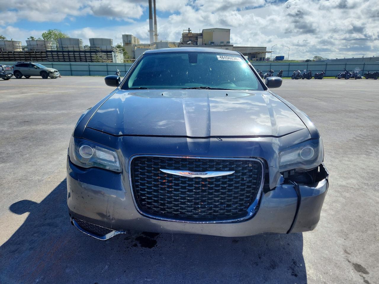2018 Chrysler 300 Touring - Фото 5