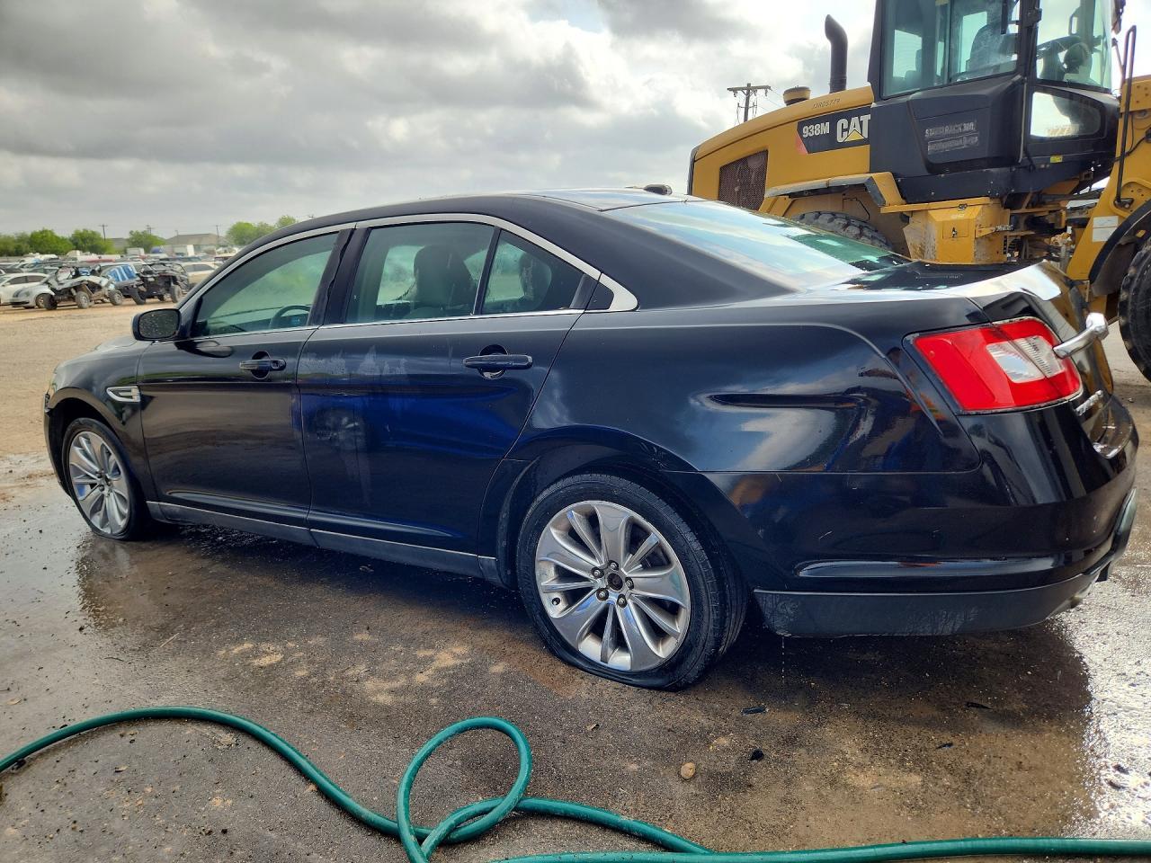 2010 Ford Taurus - Фото 2