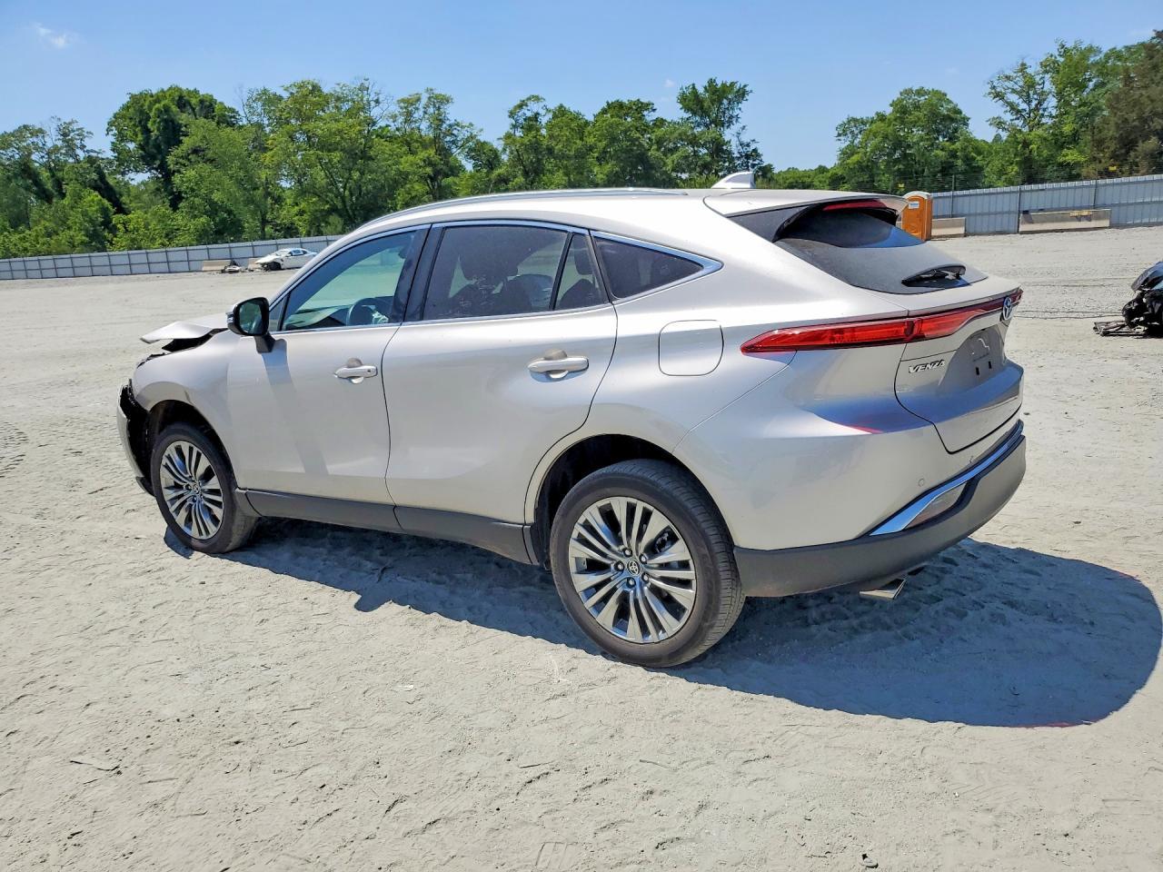 2023 Toyota Venza Xle - Image 2