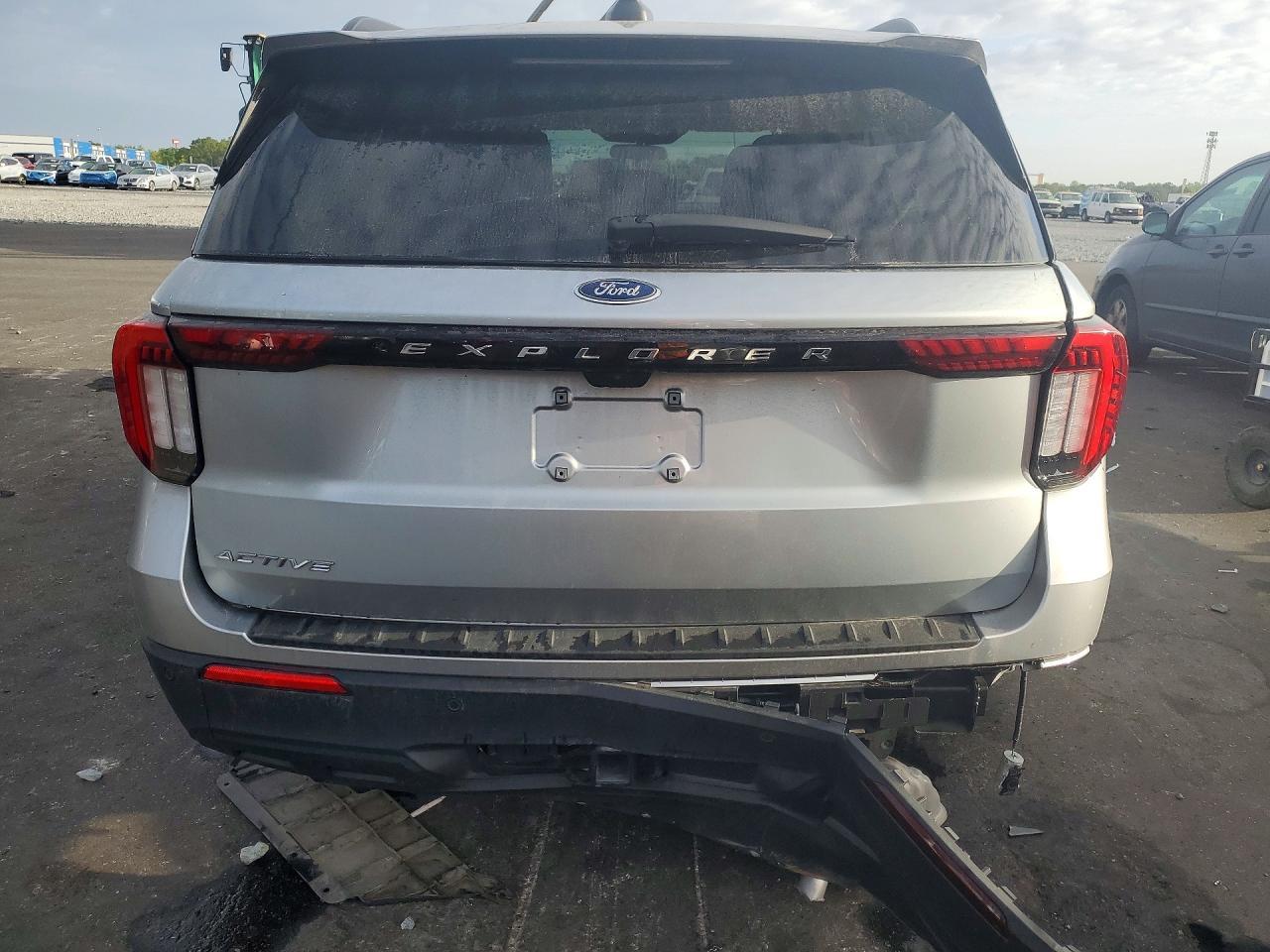 2025 Ford Explorer Active - Фото 6