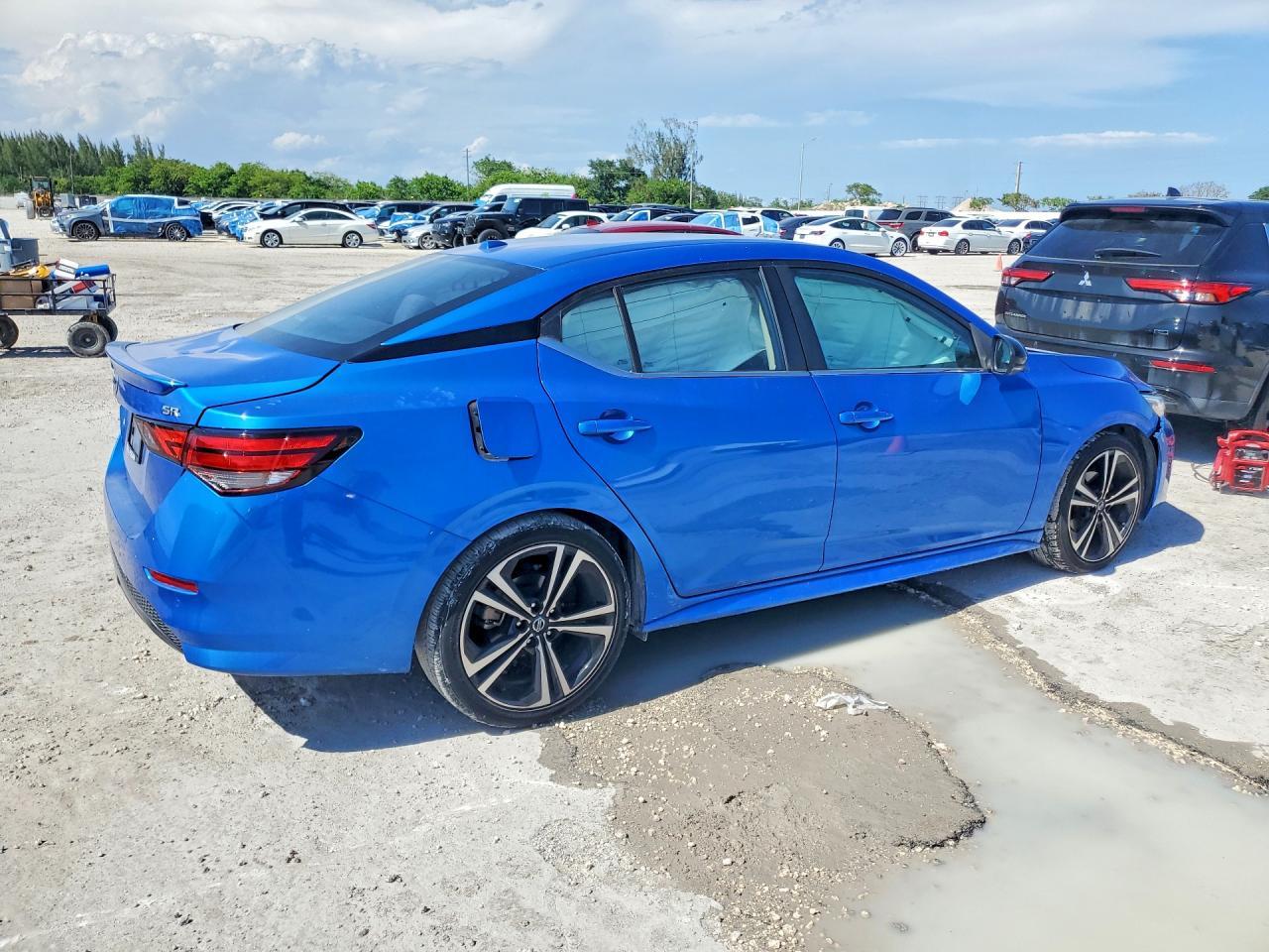 2022 Nissan Sentra Sr - Image 3