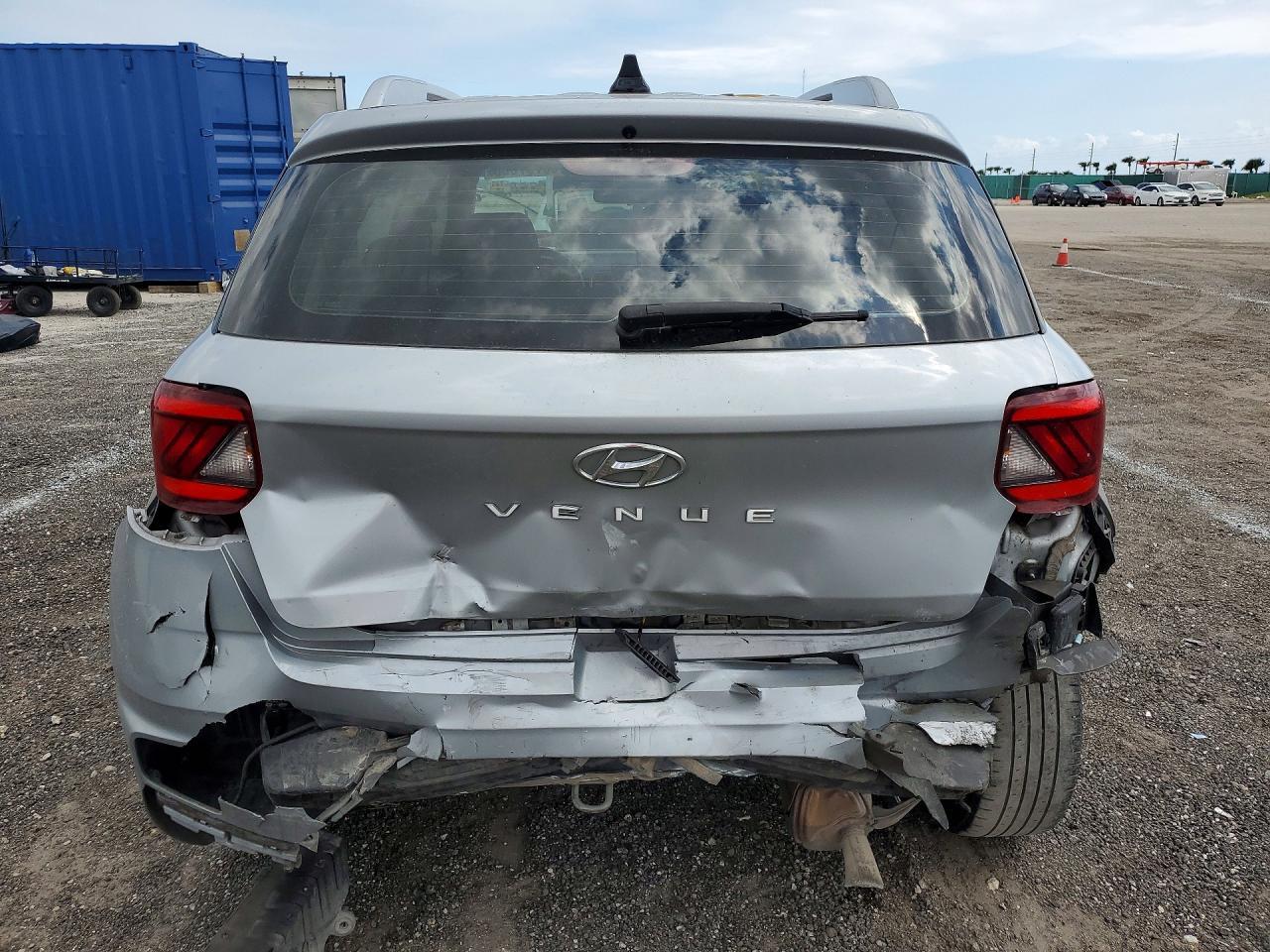 2021 Hyundai Venue Sel - Image 6