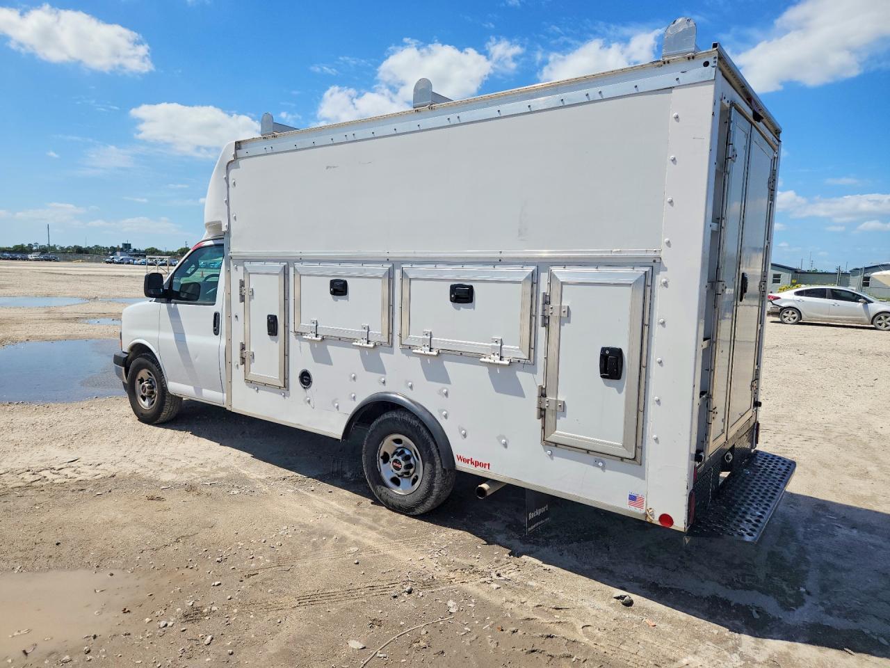 2018 GMC Savana Delivery Van - Фото 2