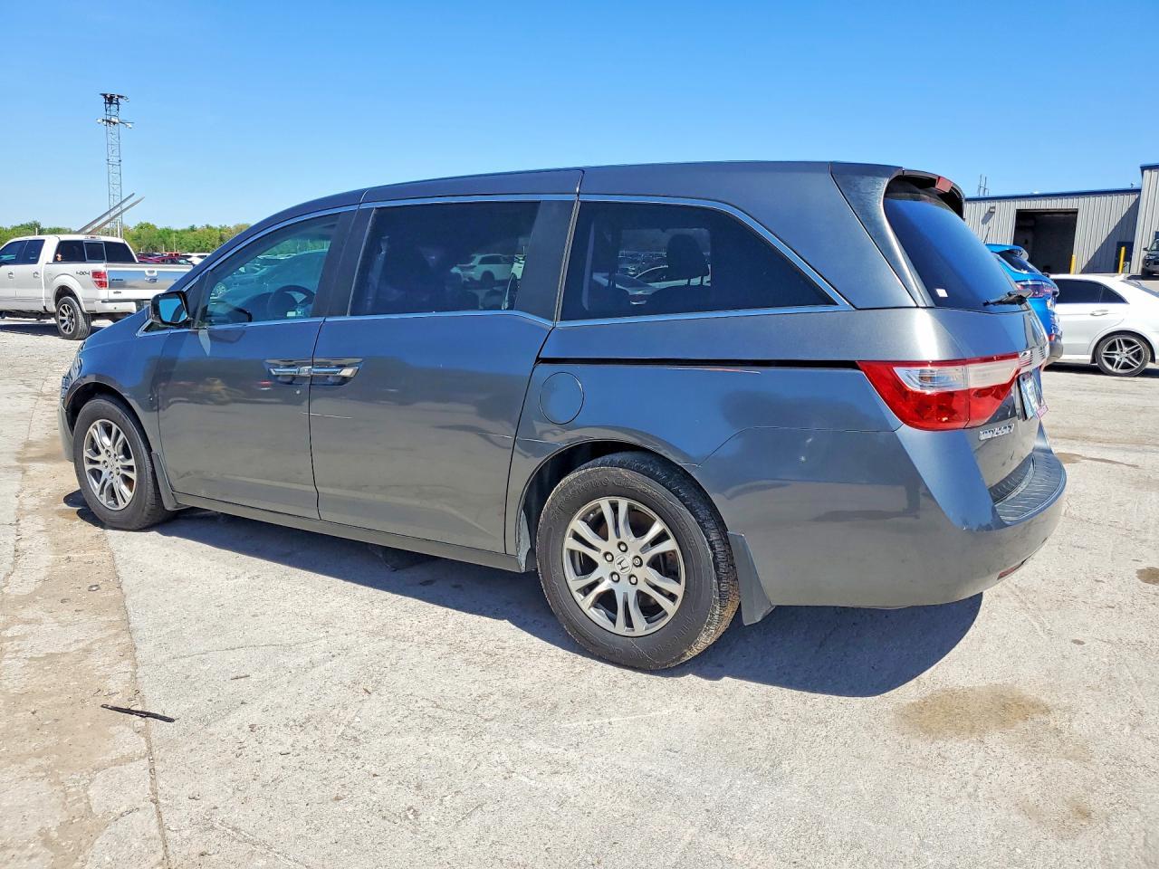 2011 Honda Odyssey Ex - Image 2