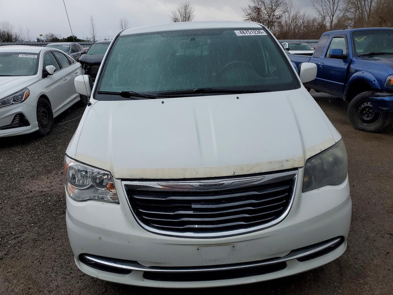 2014 Chrysler Town & Country S - Image 5