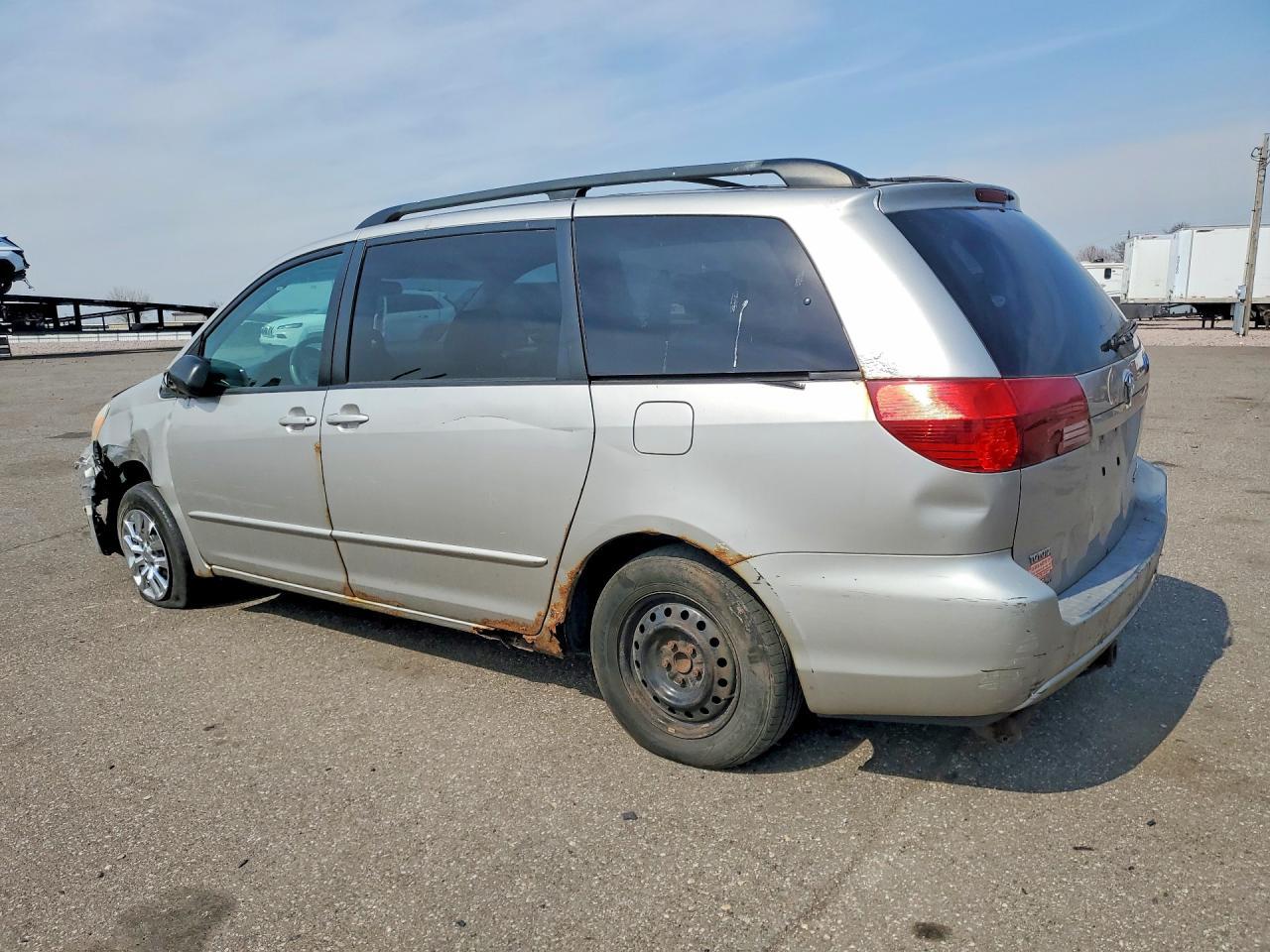 2005 Toyota Sienna Le 7 Passenger - Фото 2