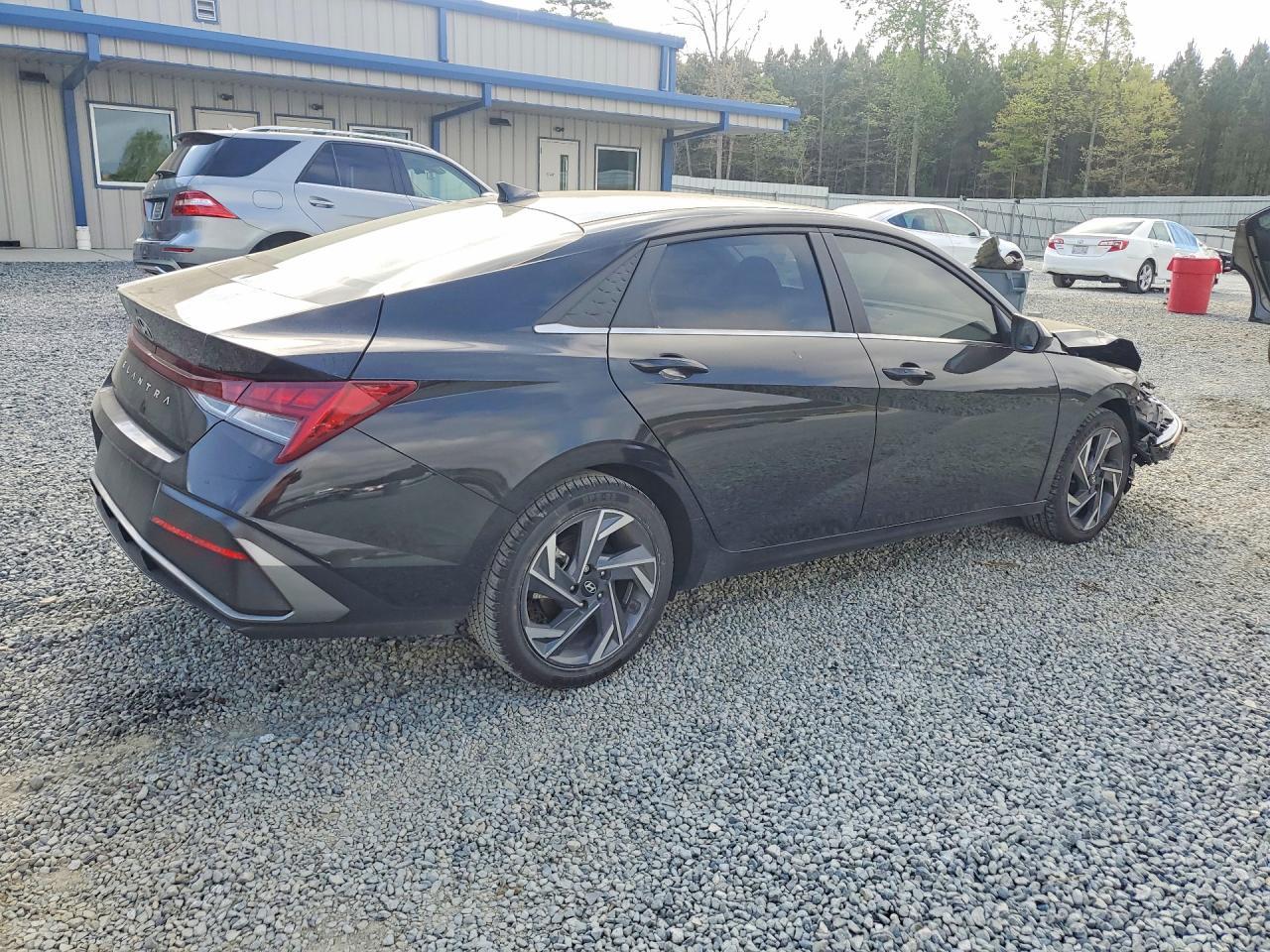 2025 Hyundai Elantra Sel Convenience - Фото 3
