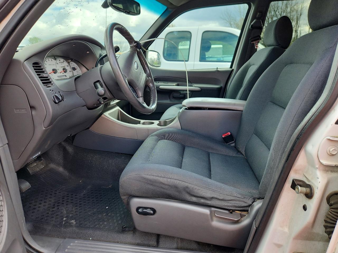 2002 Ford Explorer Sport Trac - Фото 7