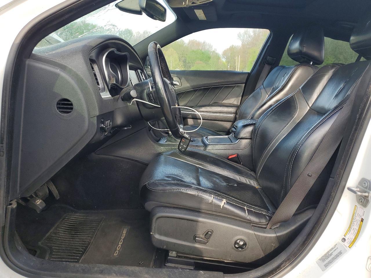 2015 Dodge Charger R - Image 7