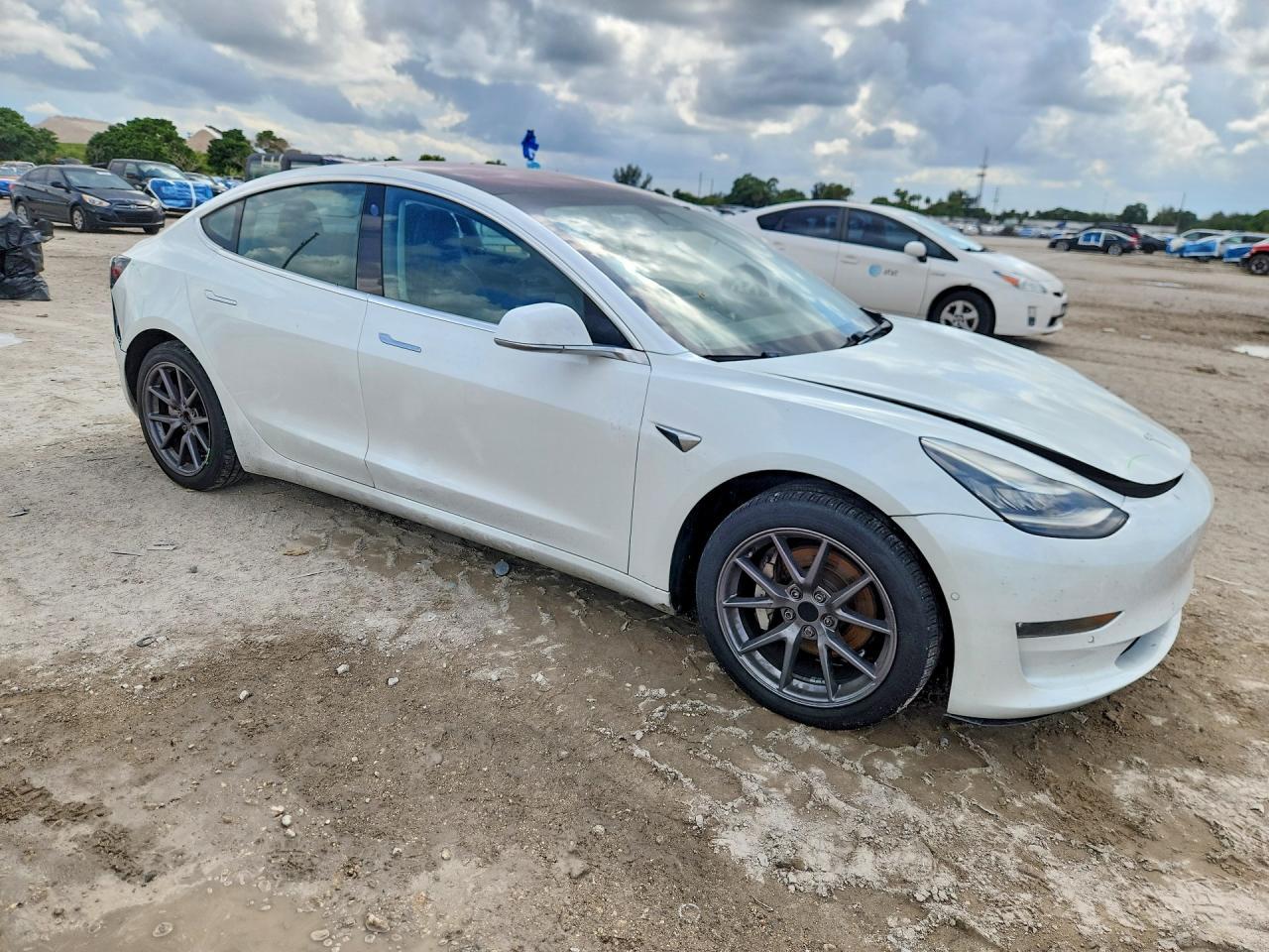 2018 Tesla Model 3 - Image 4