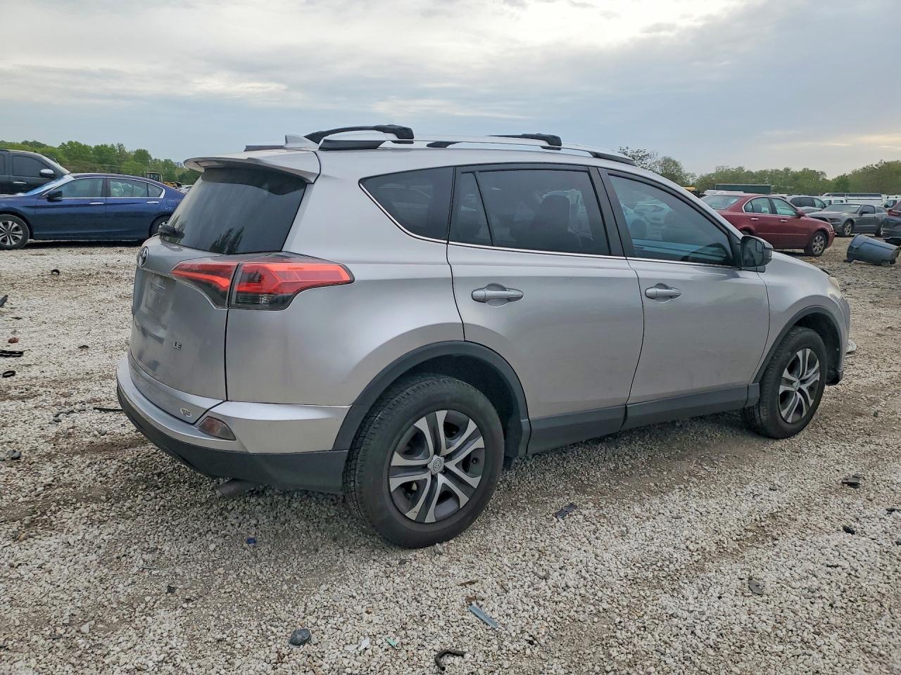 2016 Toyota Rav4 Le - Image 3