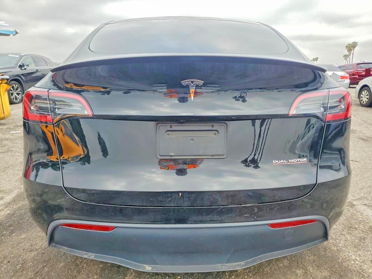 2023 Tesla Model Y - Image 6