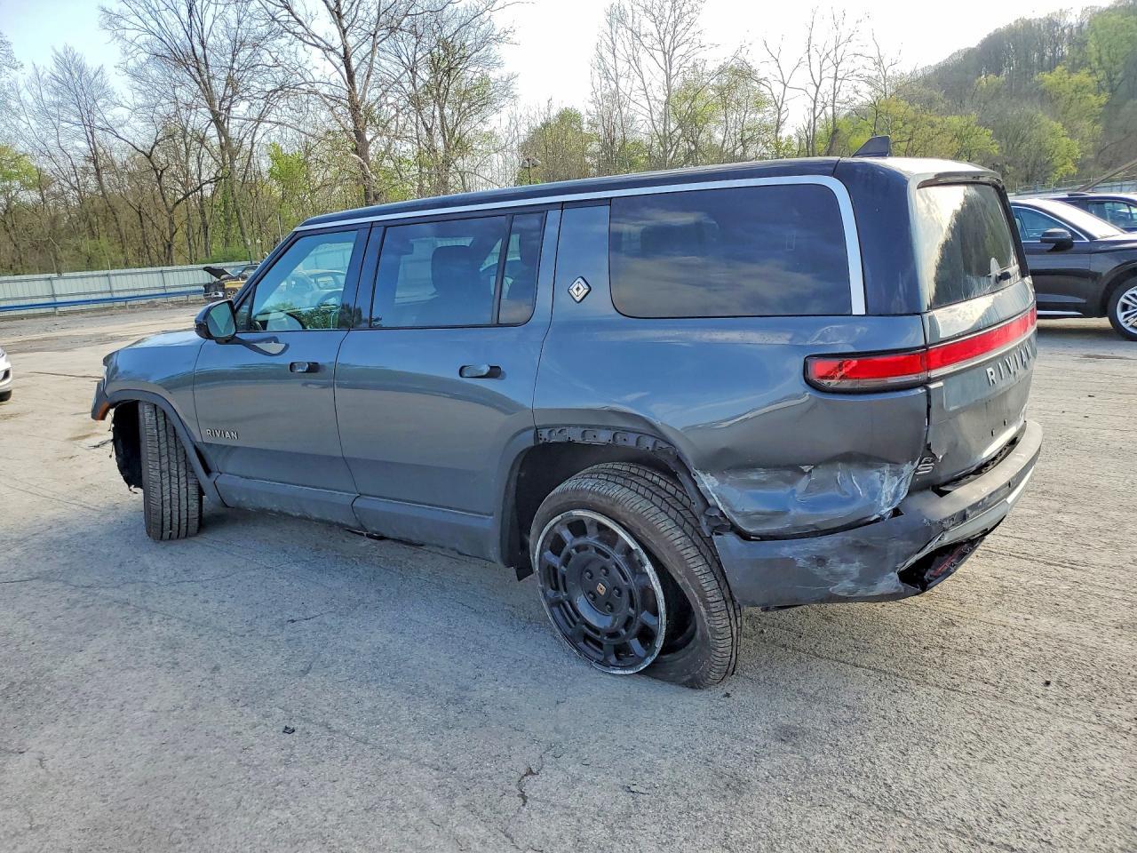 2025 Rivian R1S Adventure - Фото 2