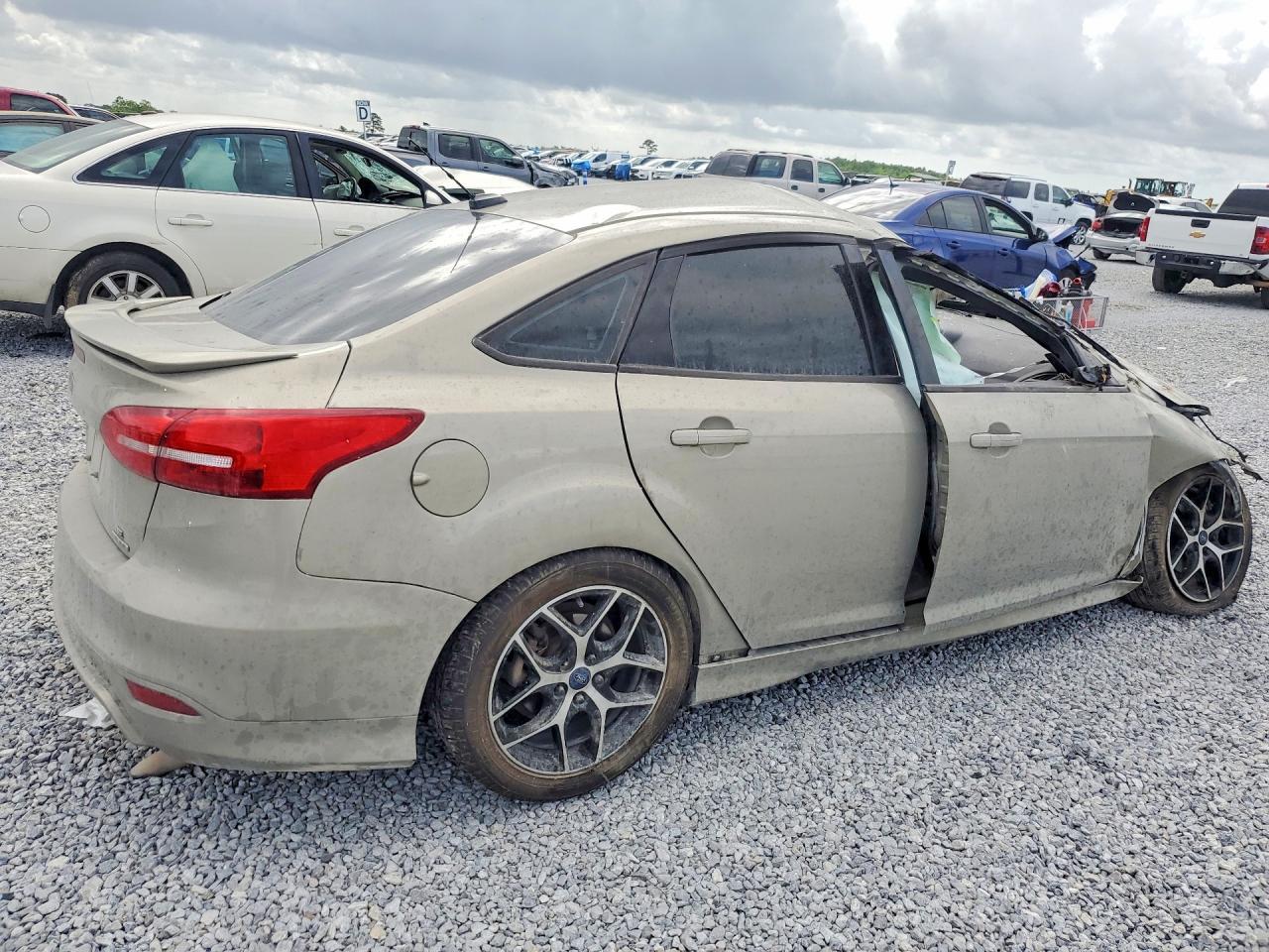 2015 Ford Focus Se - Image 3