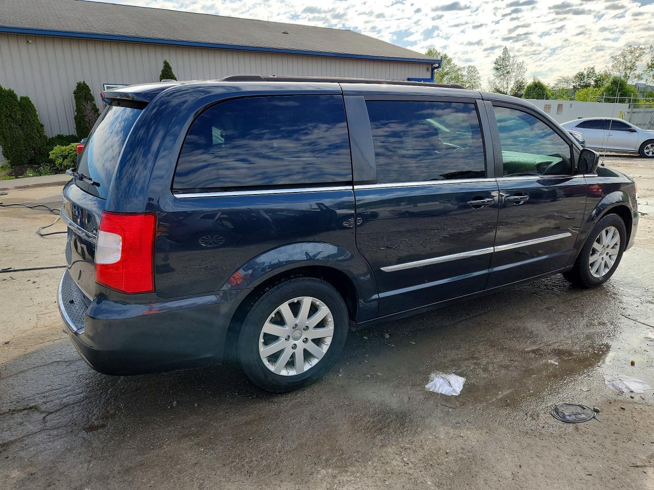 2014 Chrysler Town & Country Touring - Фото 3