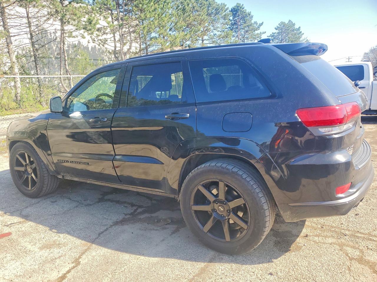 2021 Jeep Grand Cherokee Overland - Фото 2