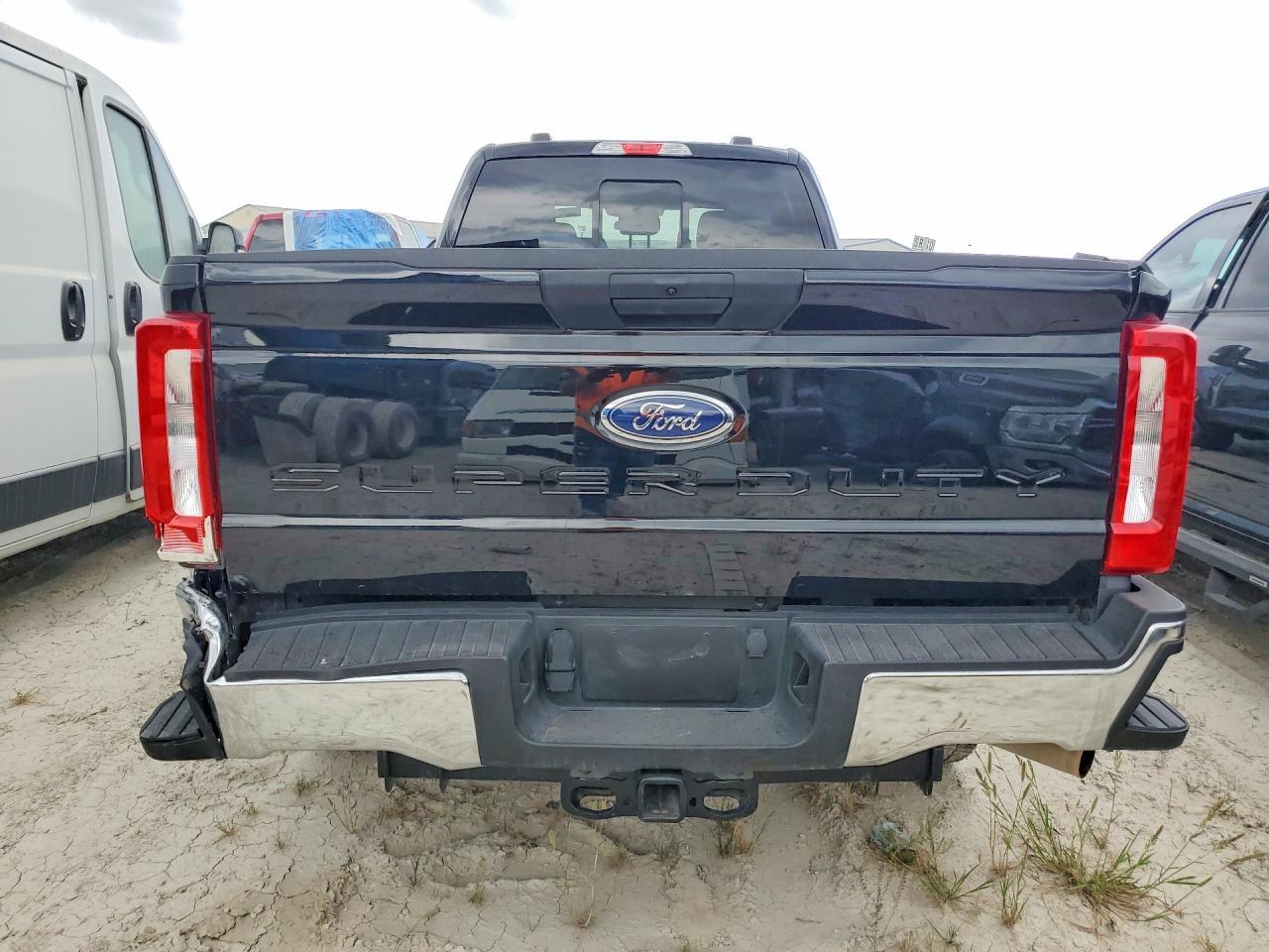 2024 Ford F250 Super Duty - Фото 6