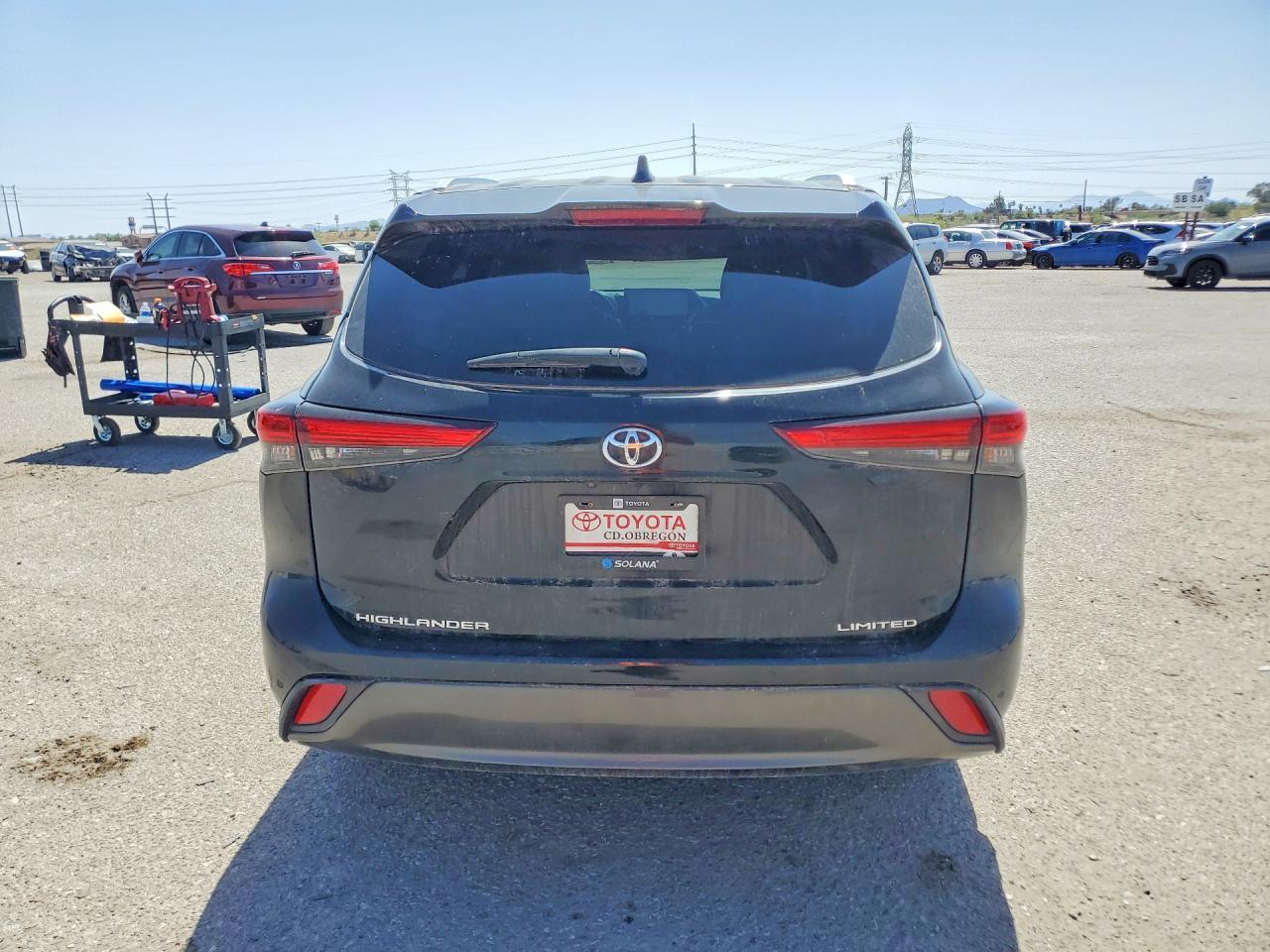 2023 Toyota Highlander Limited - Image 6