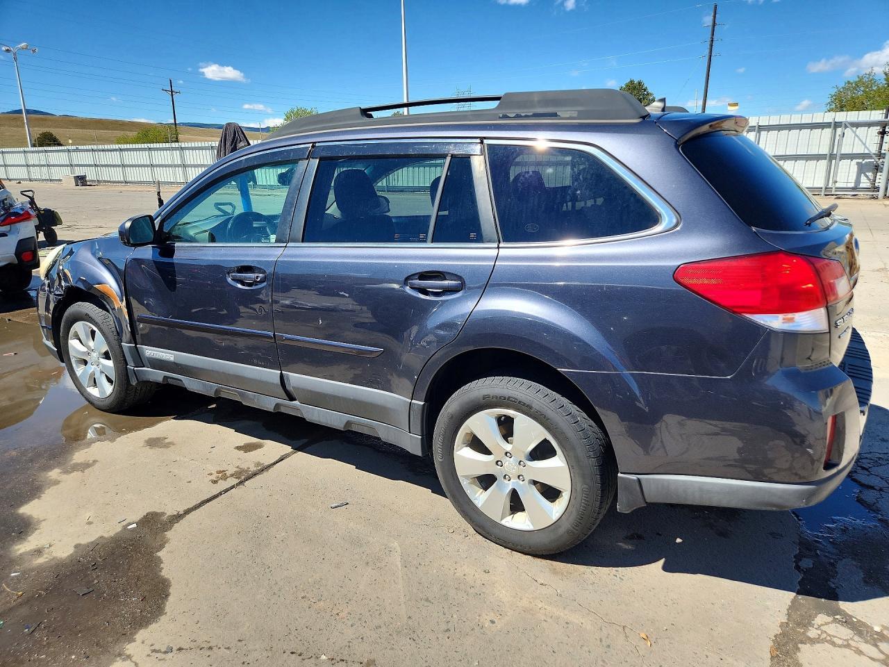 2011 Subaru Outback 3.6R Limited - Image 2