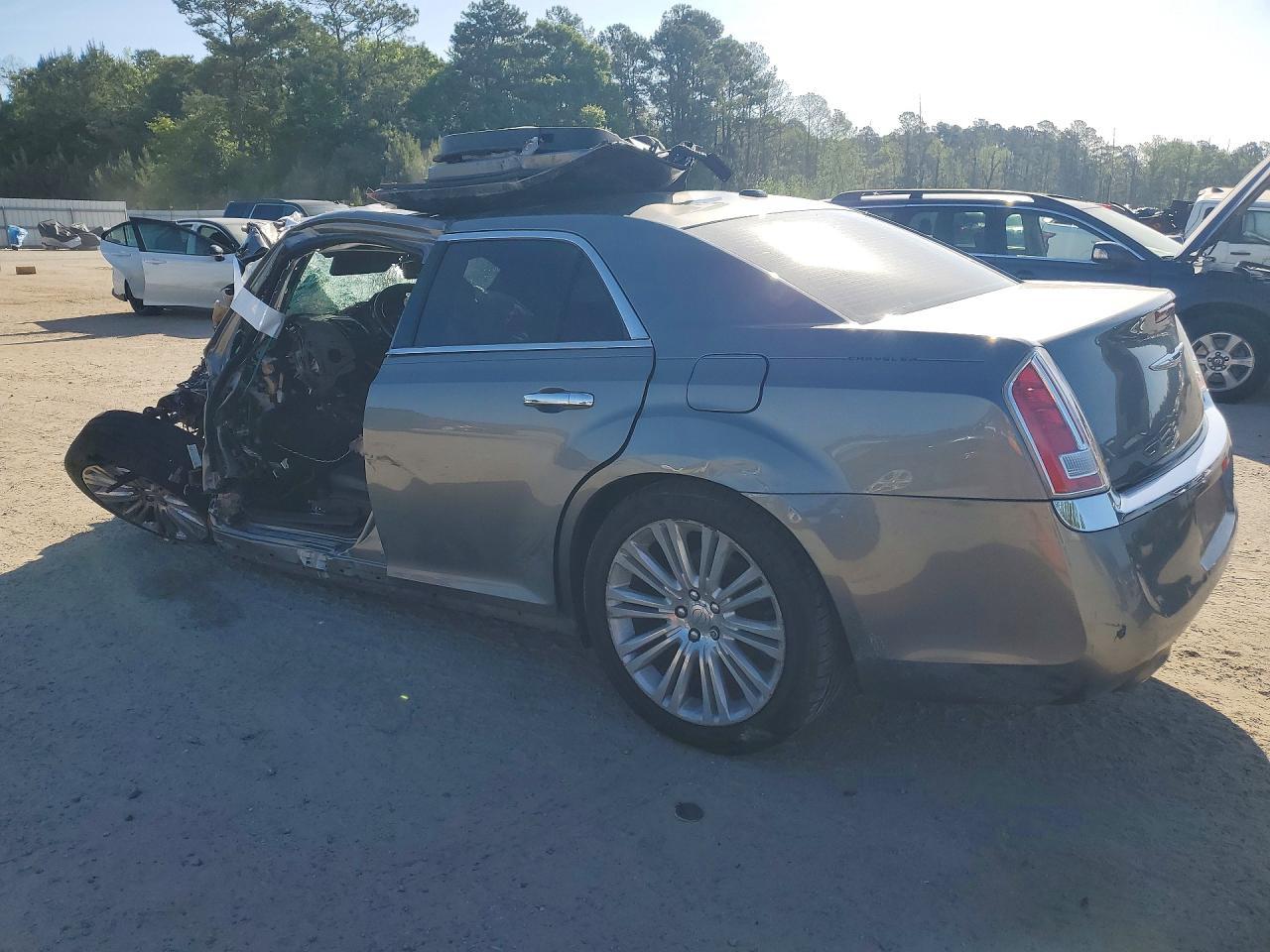 2011 Chrysler 300C - Фото 2