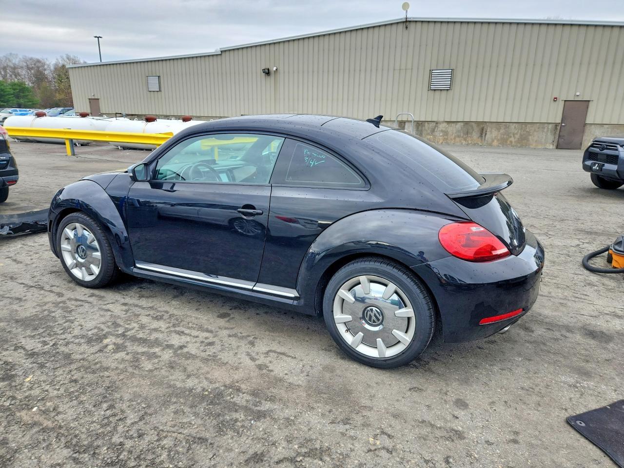 2013 Volkswagen Beetle Turbo - Фото 2