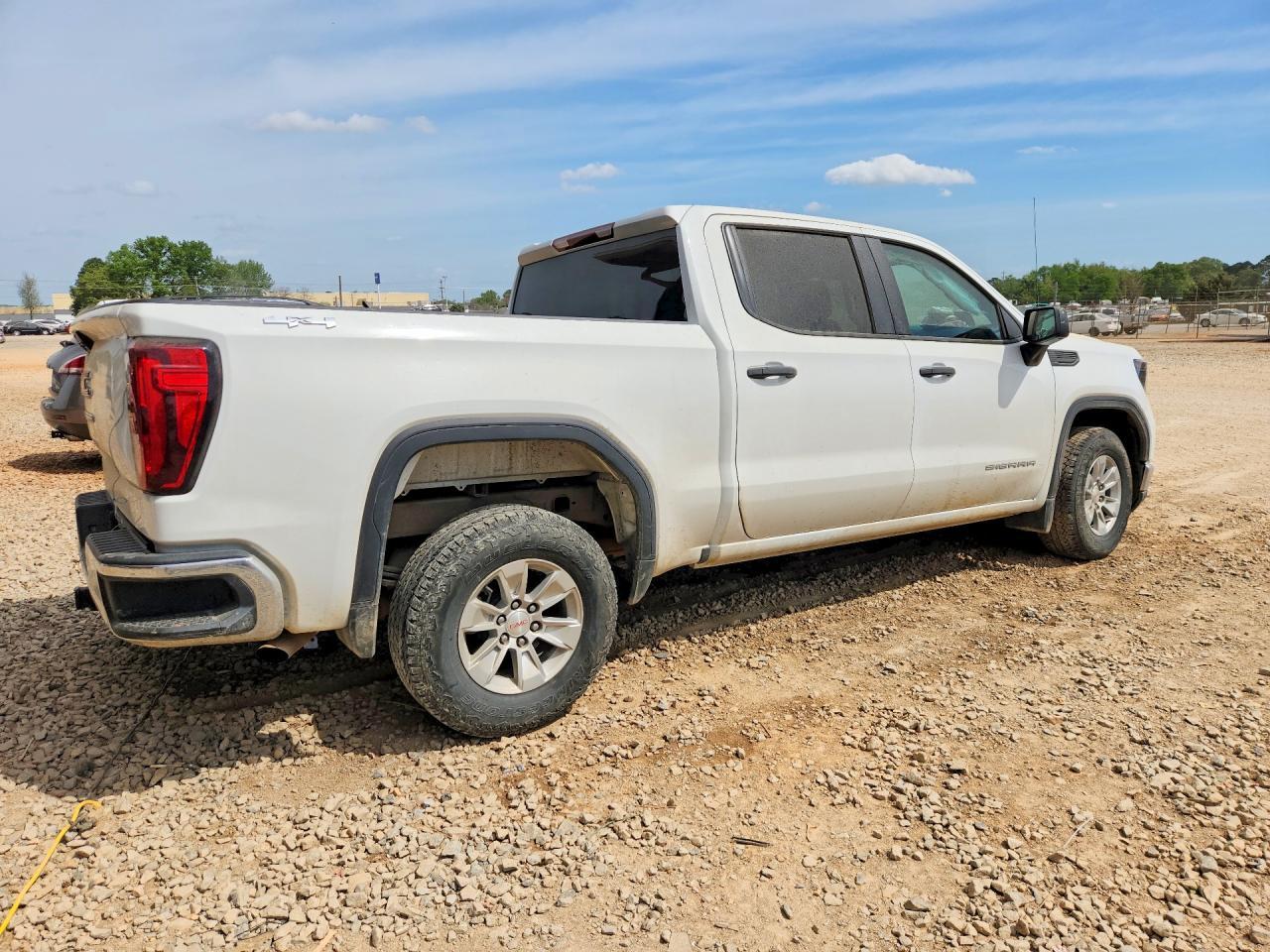 2023 GMC Sierra K1500 - Image 3