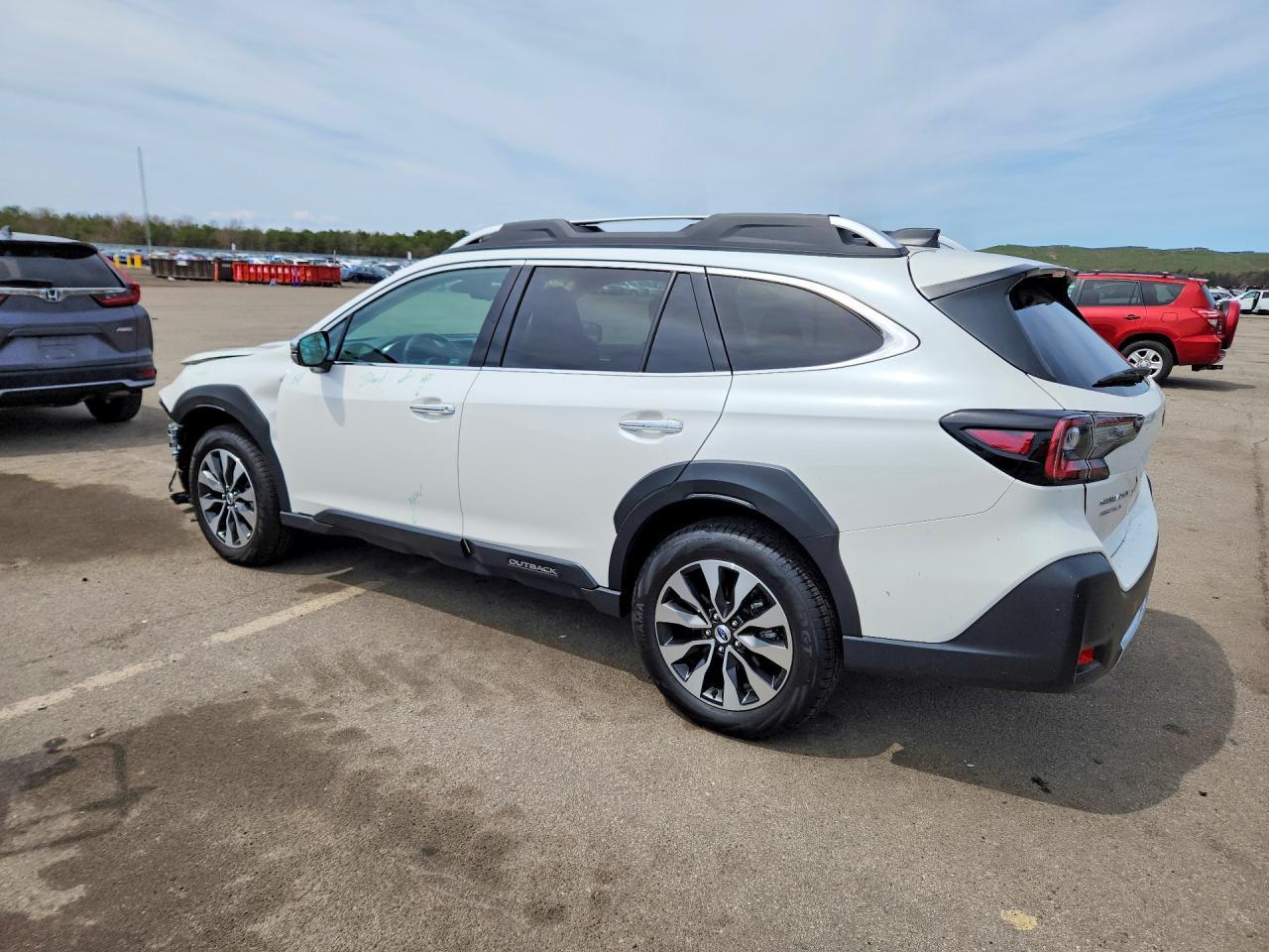 2025 Subaru Outback Touring - Фото 2