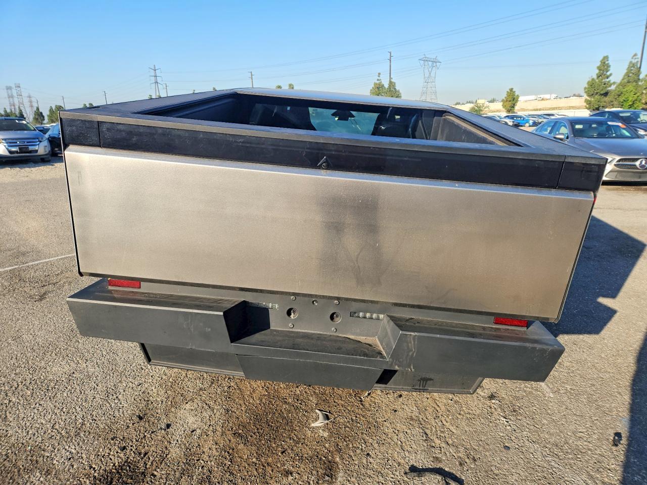 2025 Tesla Cybertruck - Фото 6