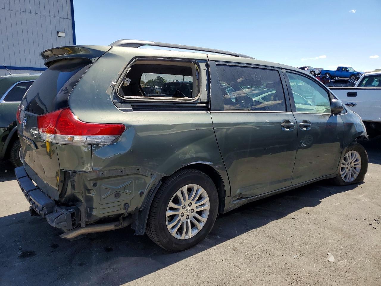 2011 Toyota Sienna Le - Image 3