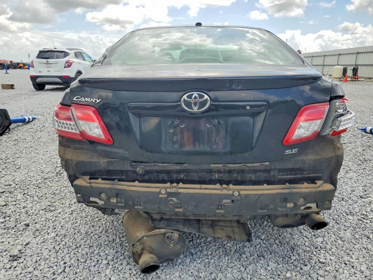 2010 Toyota Camry Se - Image 6