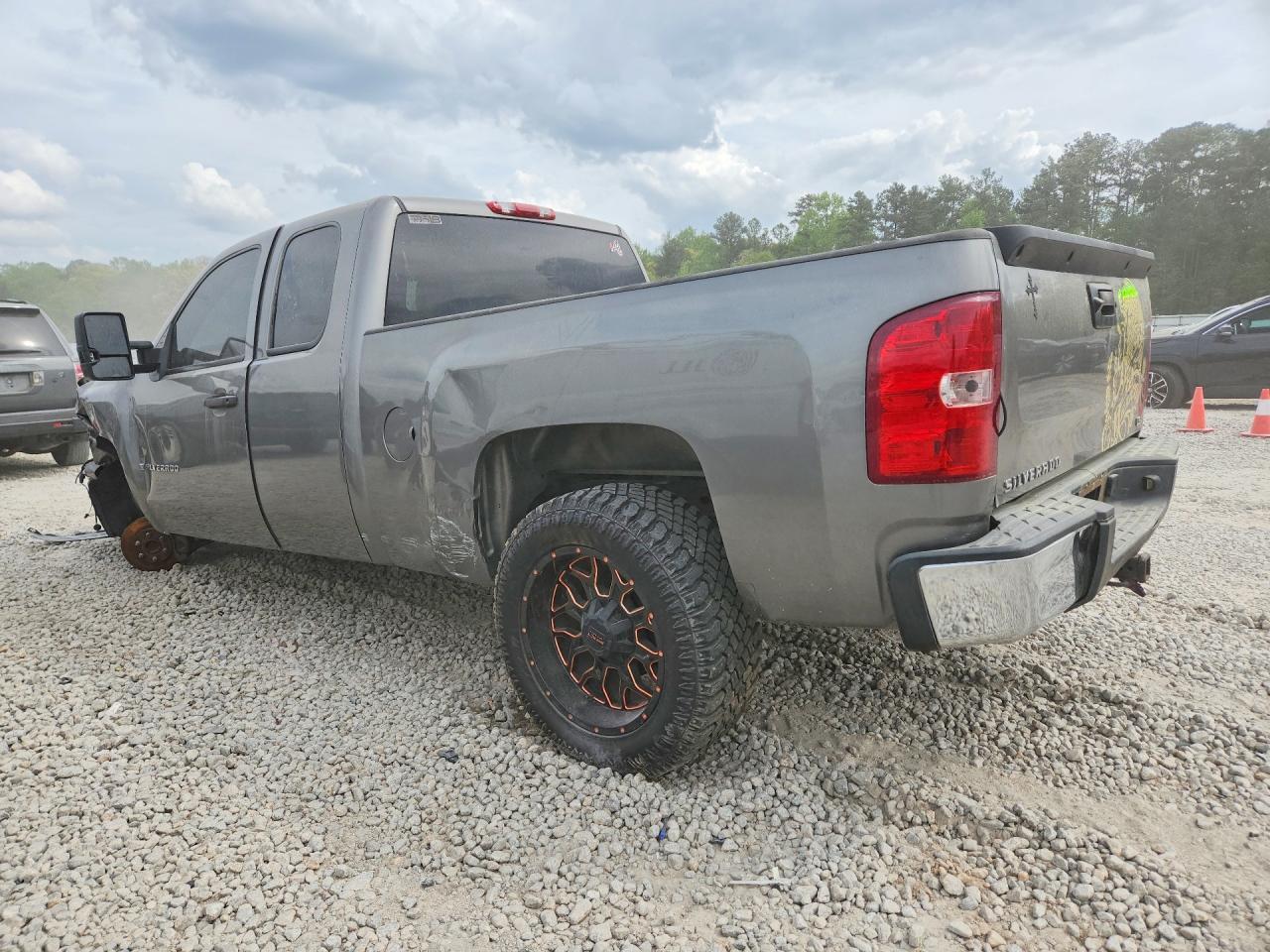 2008 Chevrolet Silverado C1500 - Image 2