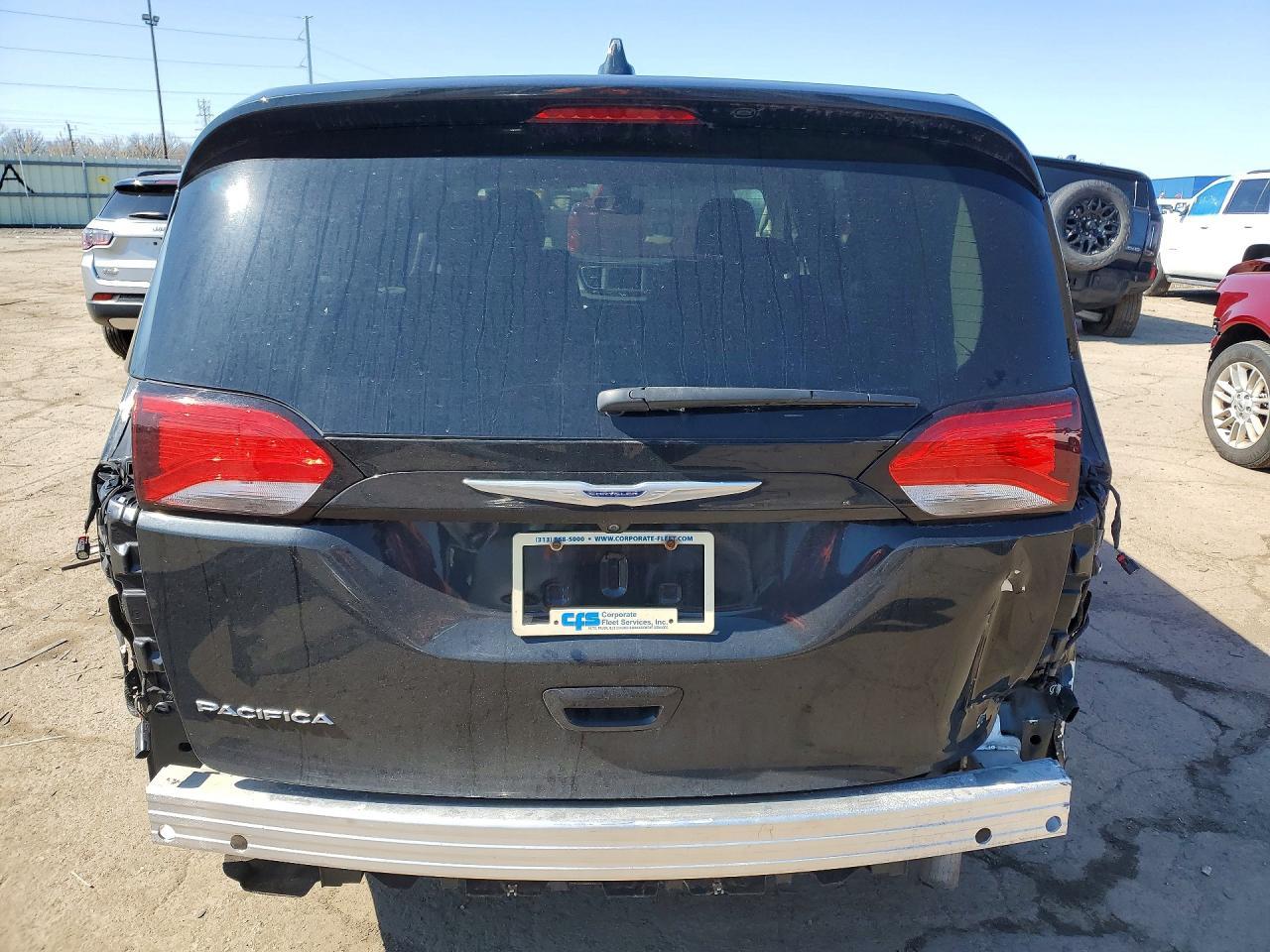 2020 Chrysler Pacifica Touring - Фото 6