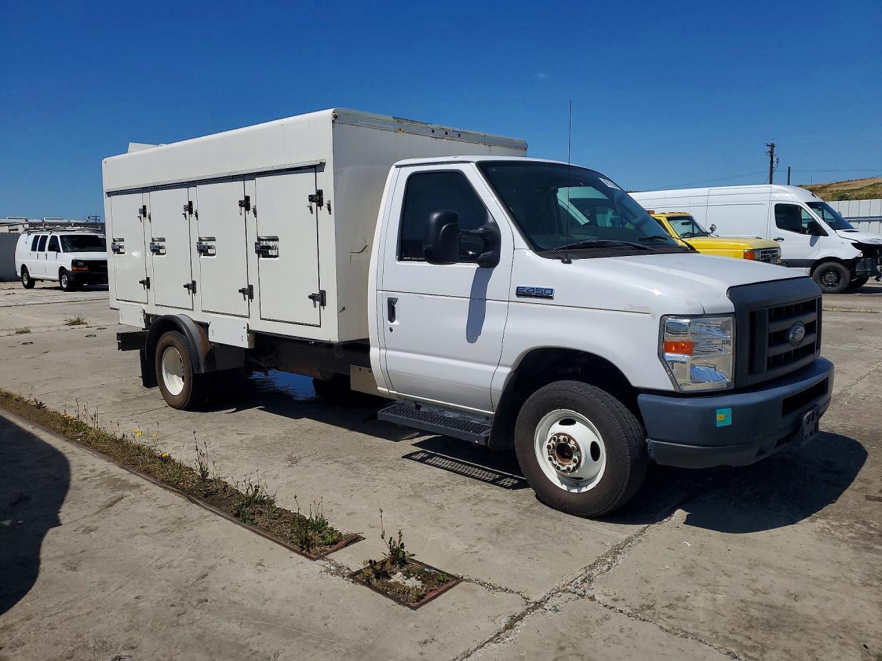 2017 Ford E450 Utility / Service Truck - Фото 4