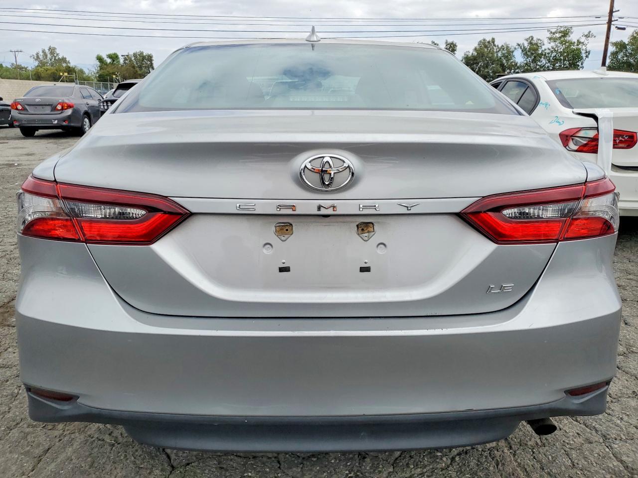 2021 Toyota Camry Le - Фото 6