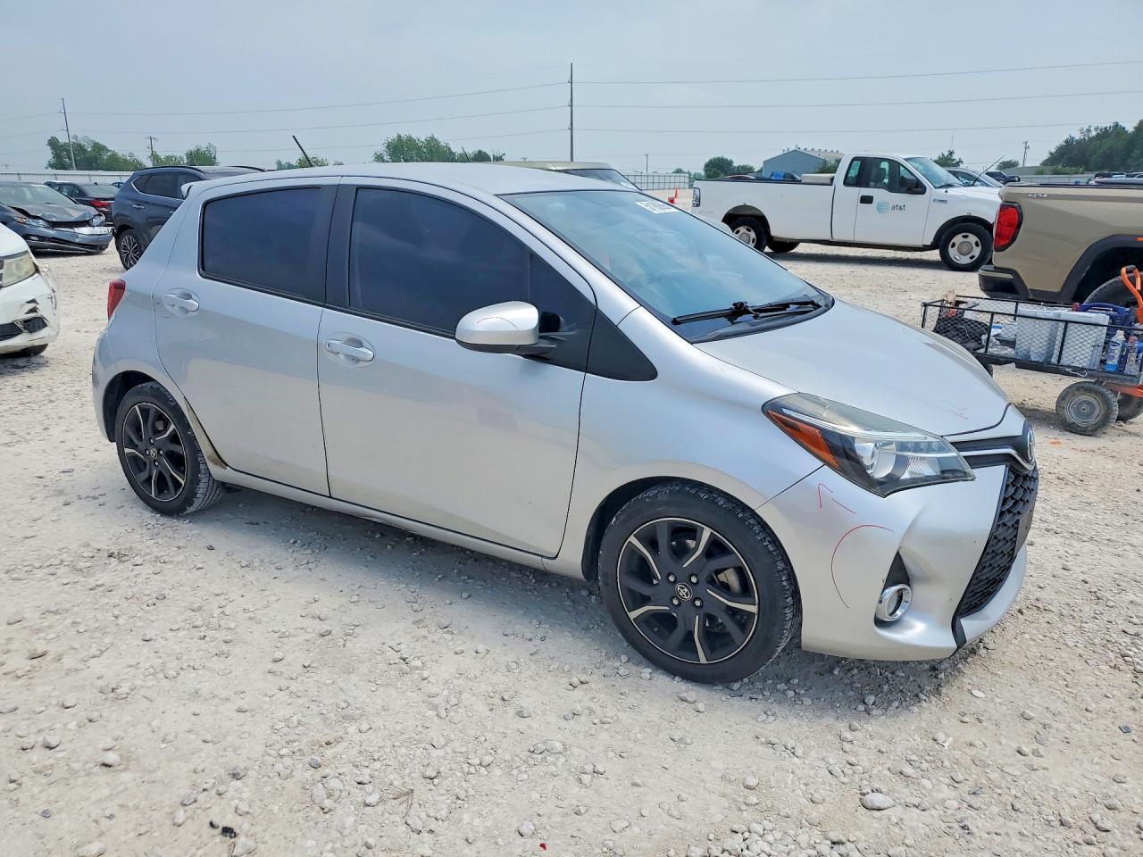 2016 Toyota Yaris 5-Door Se - Image 4