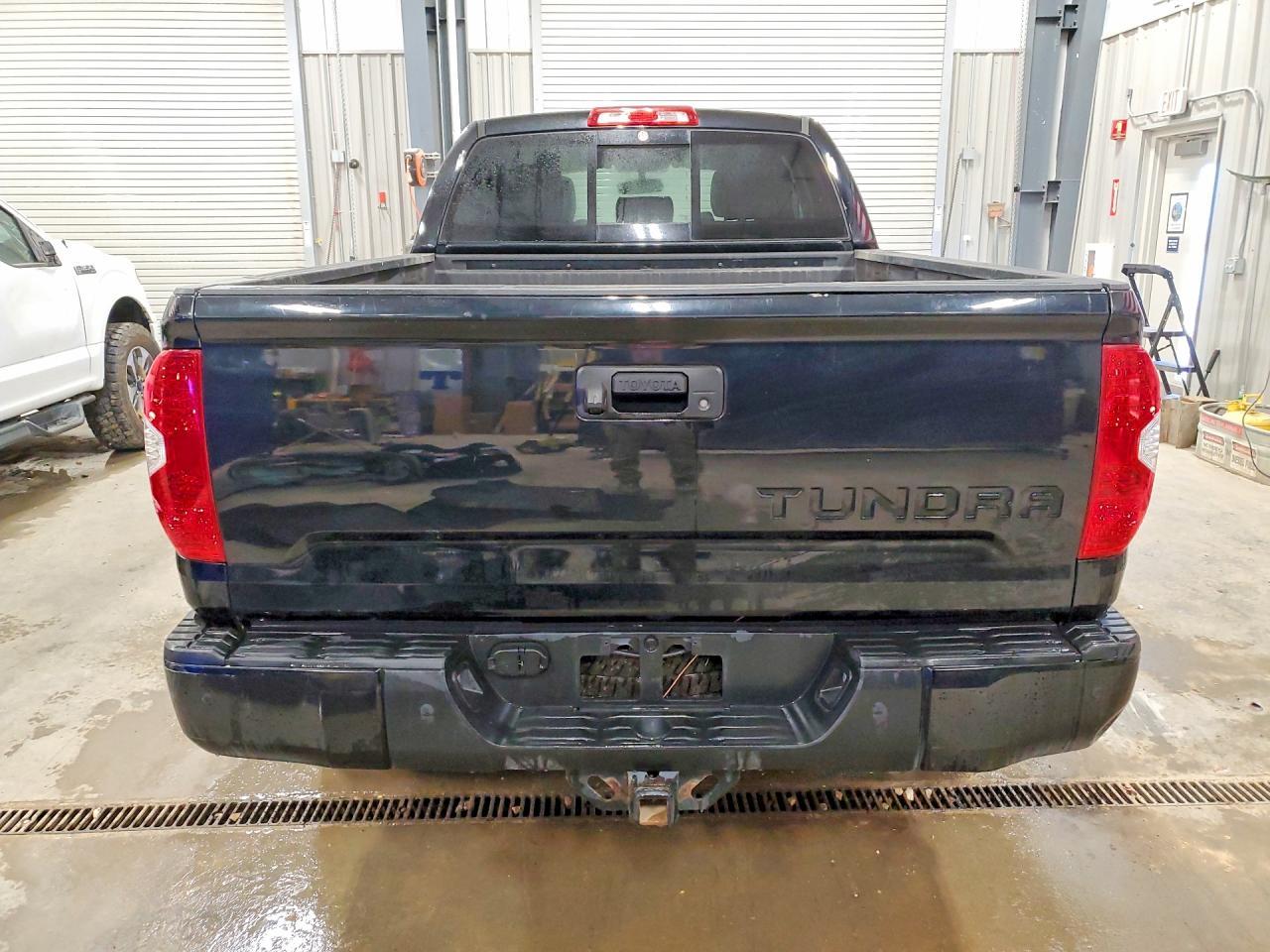 2016 Toyota Tundra Double Cab Limited - Фото 6