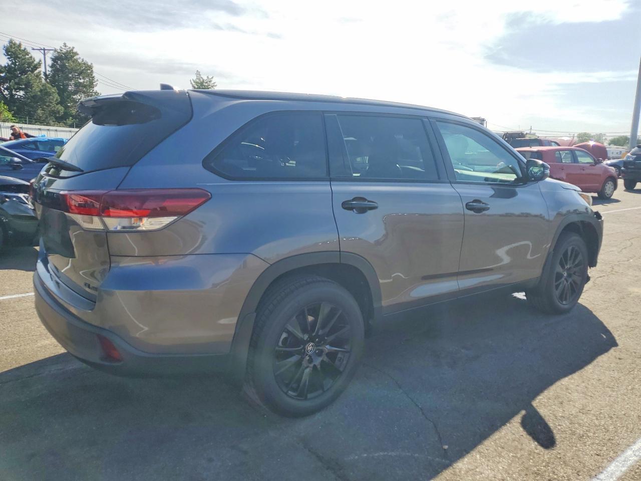 2019 Toyota Highlander Se - Фото 3