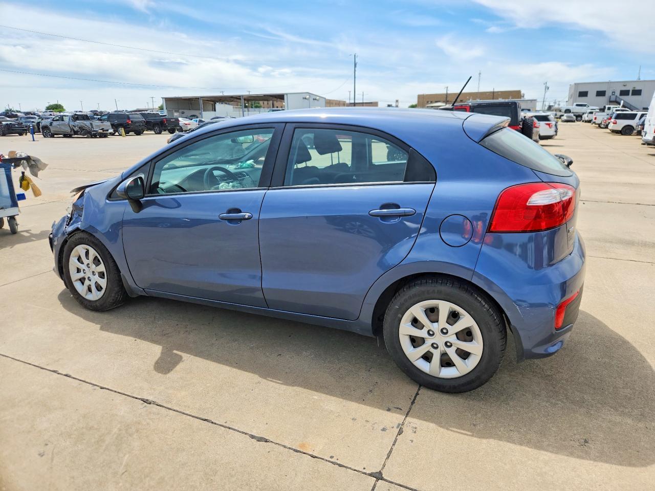 2016 Kia Rio 5-Door Lx - Фото 2