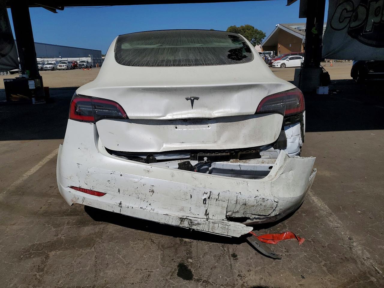 2023 Tesla Model 3 - Image 6